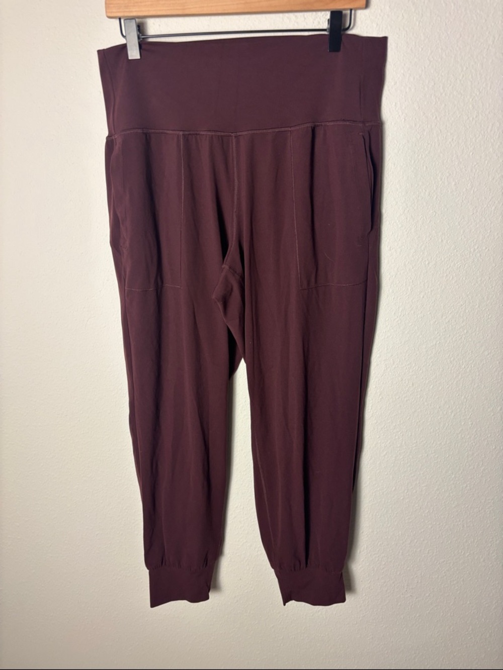 Athleta Salutation Jogger Maroon Purple S/531288
